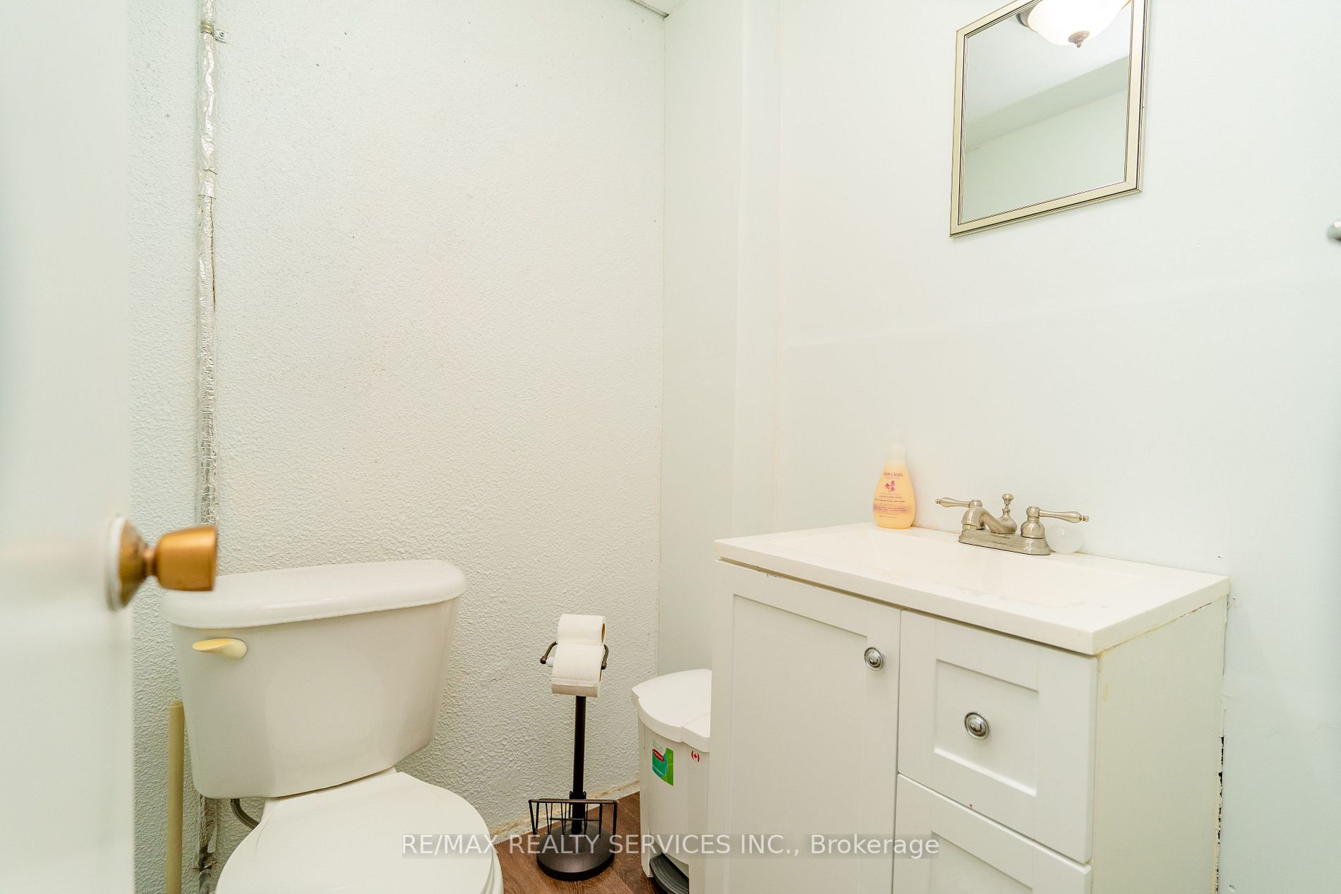 4 Traverston Crt