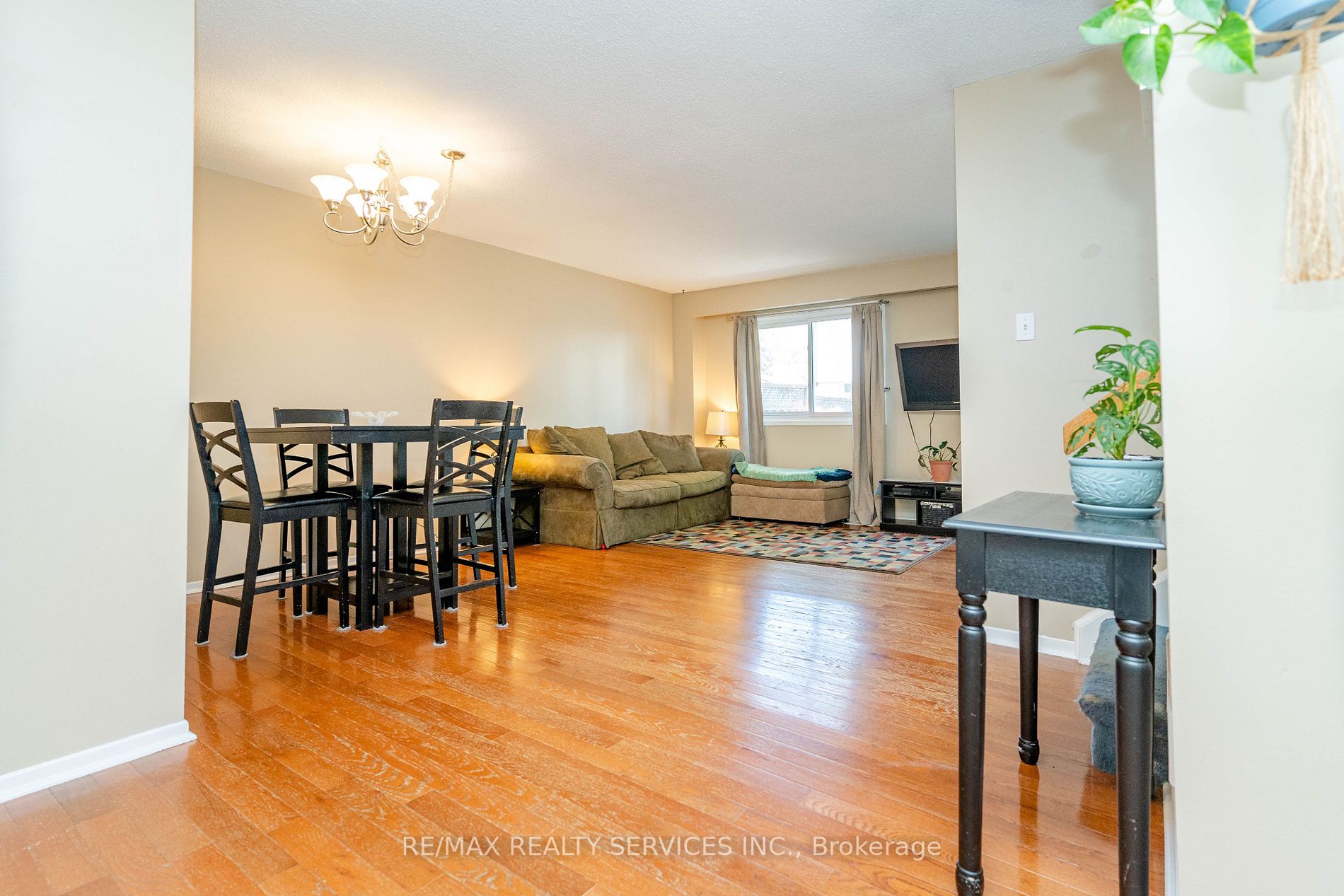 4 Traverston Crt
