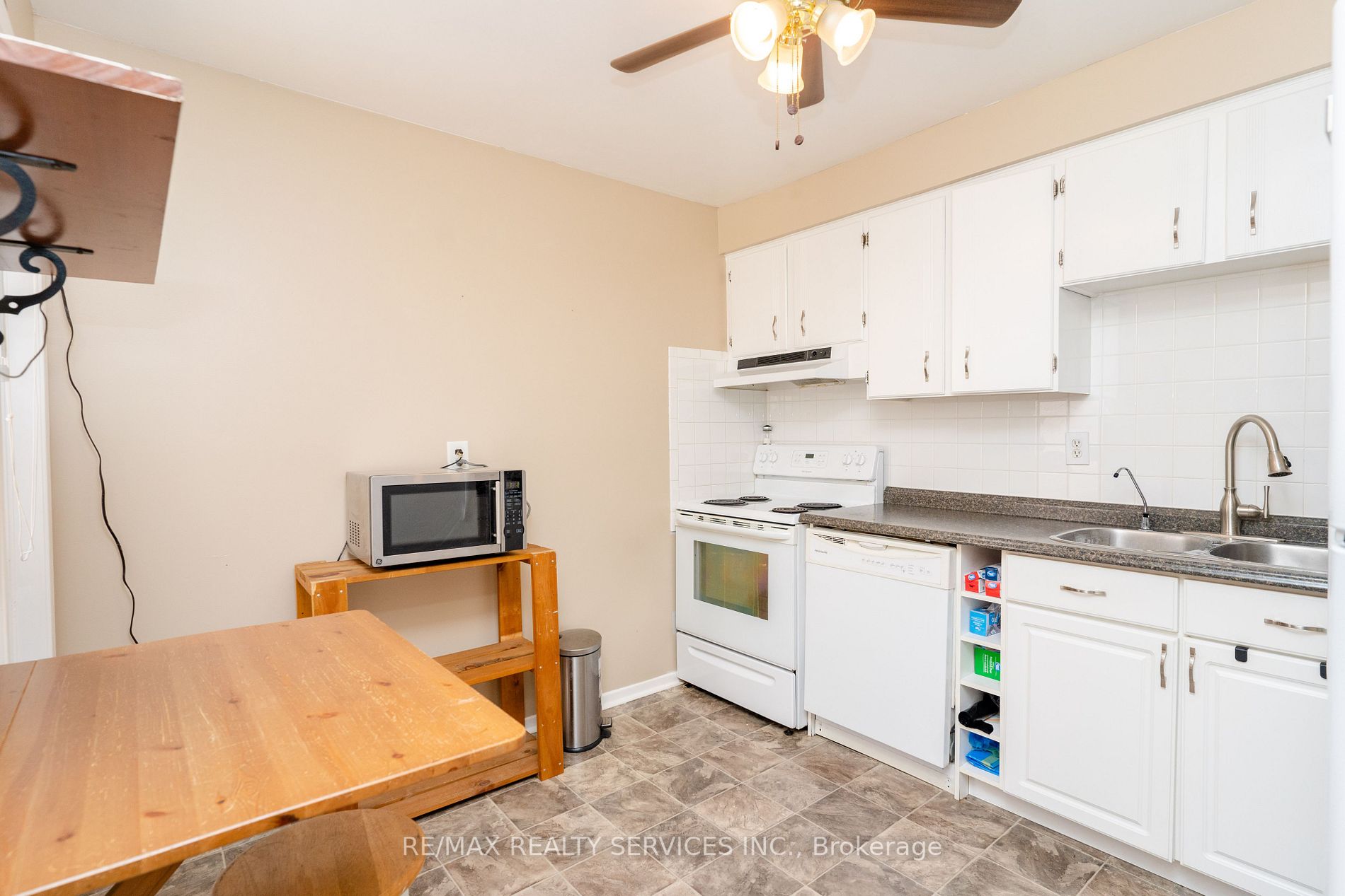 4 Traverston Crt