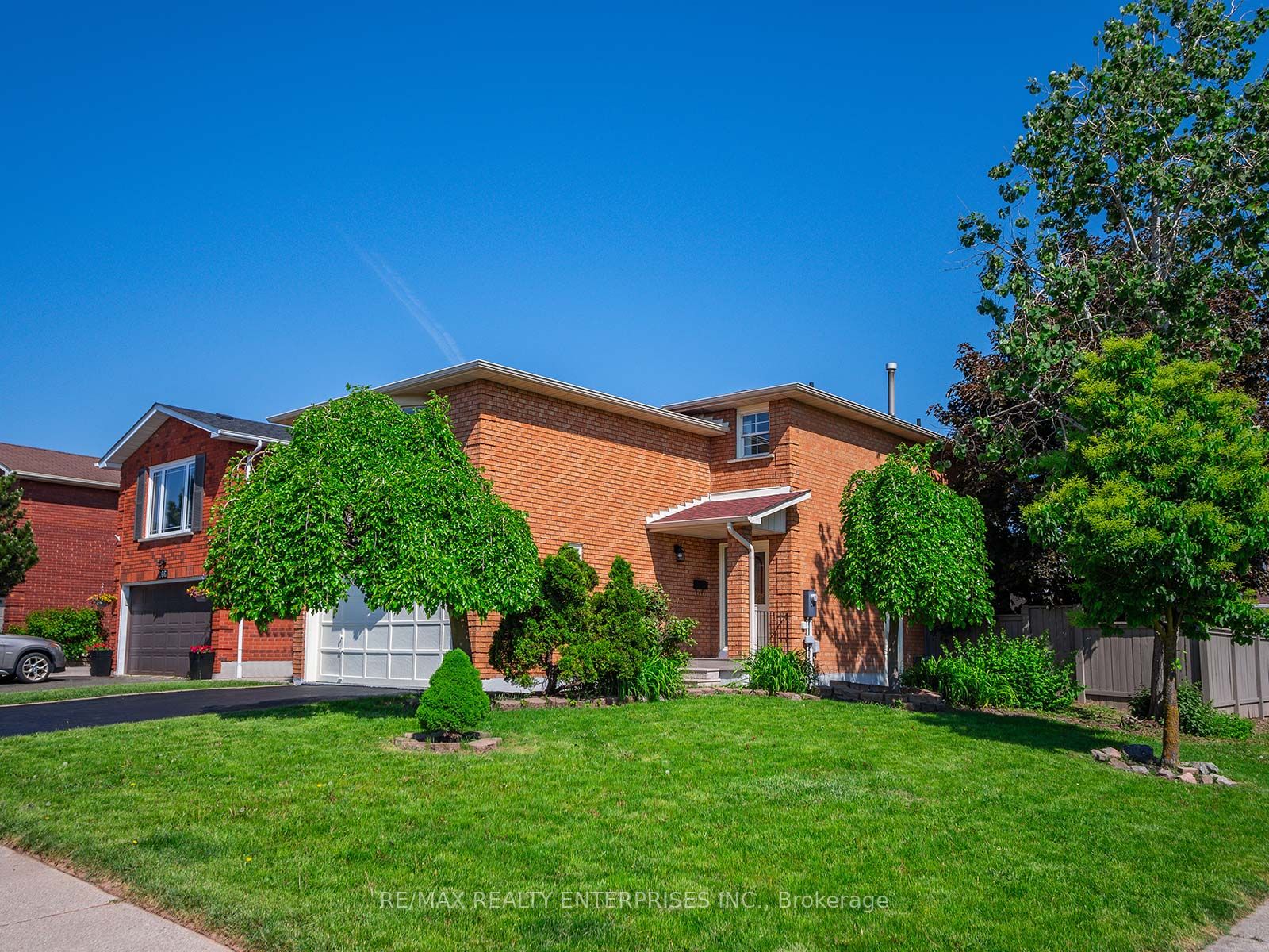 168 Dumfries Ave
