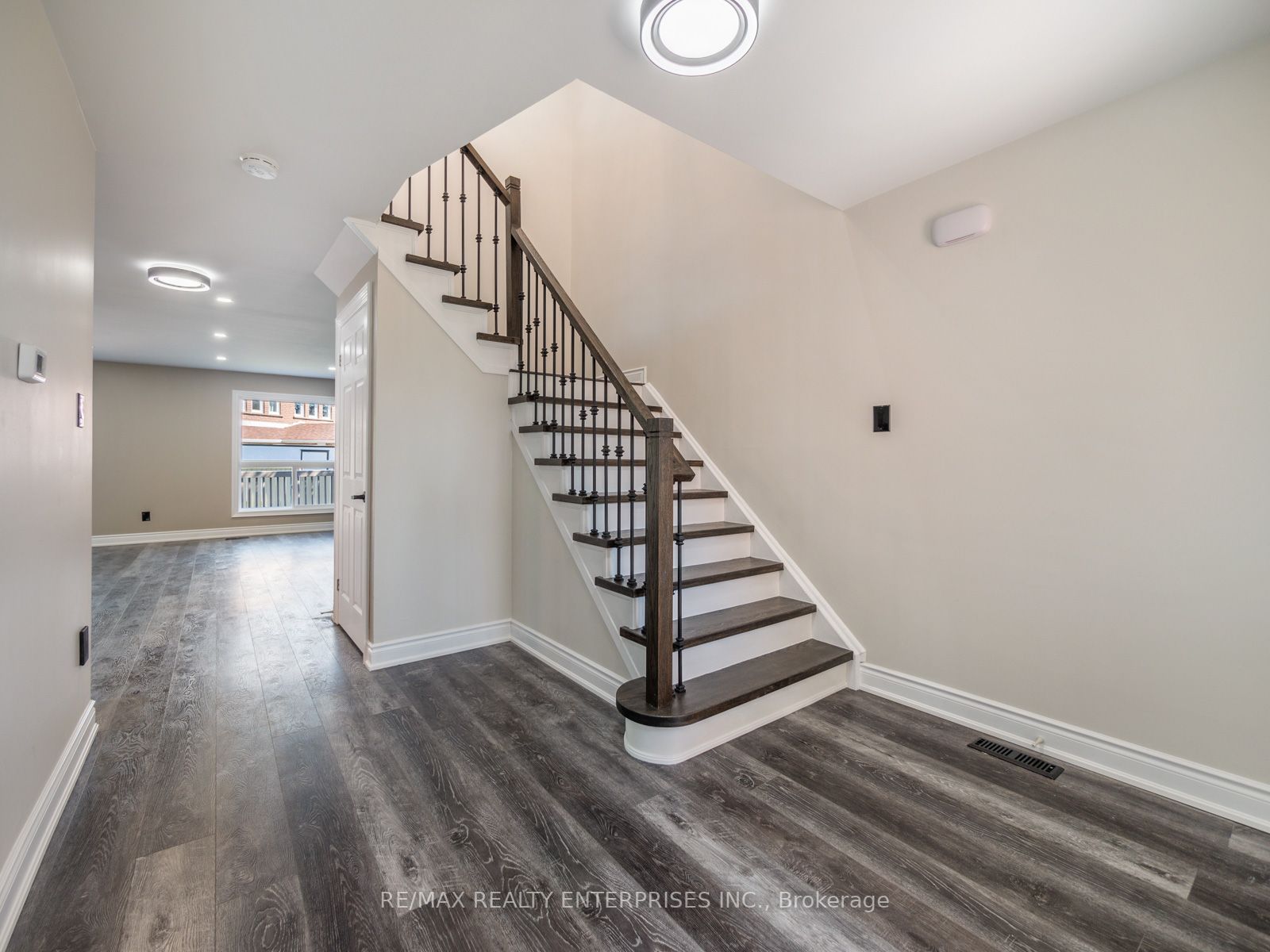 168 Dumfries Ave