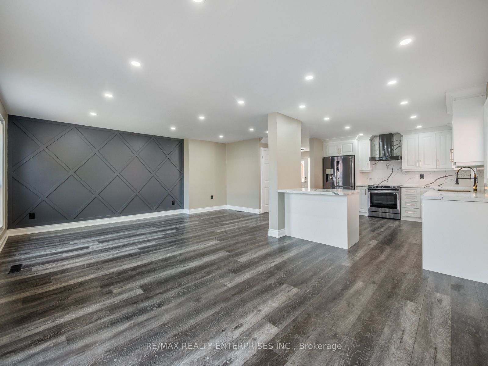 168 Dumfries Ave