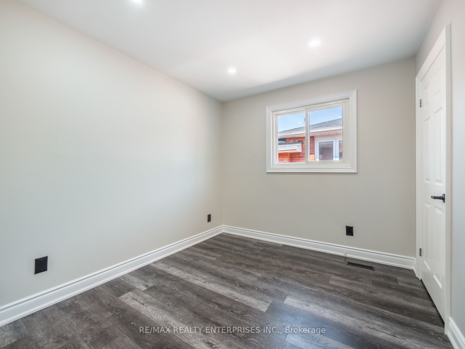 168 Dumfries Ave