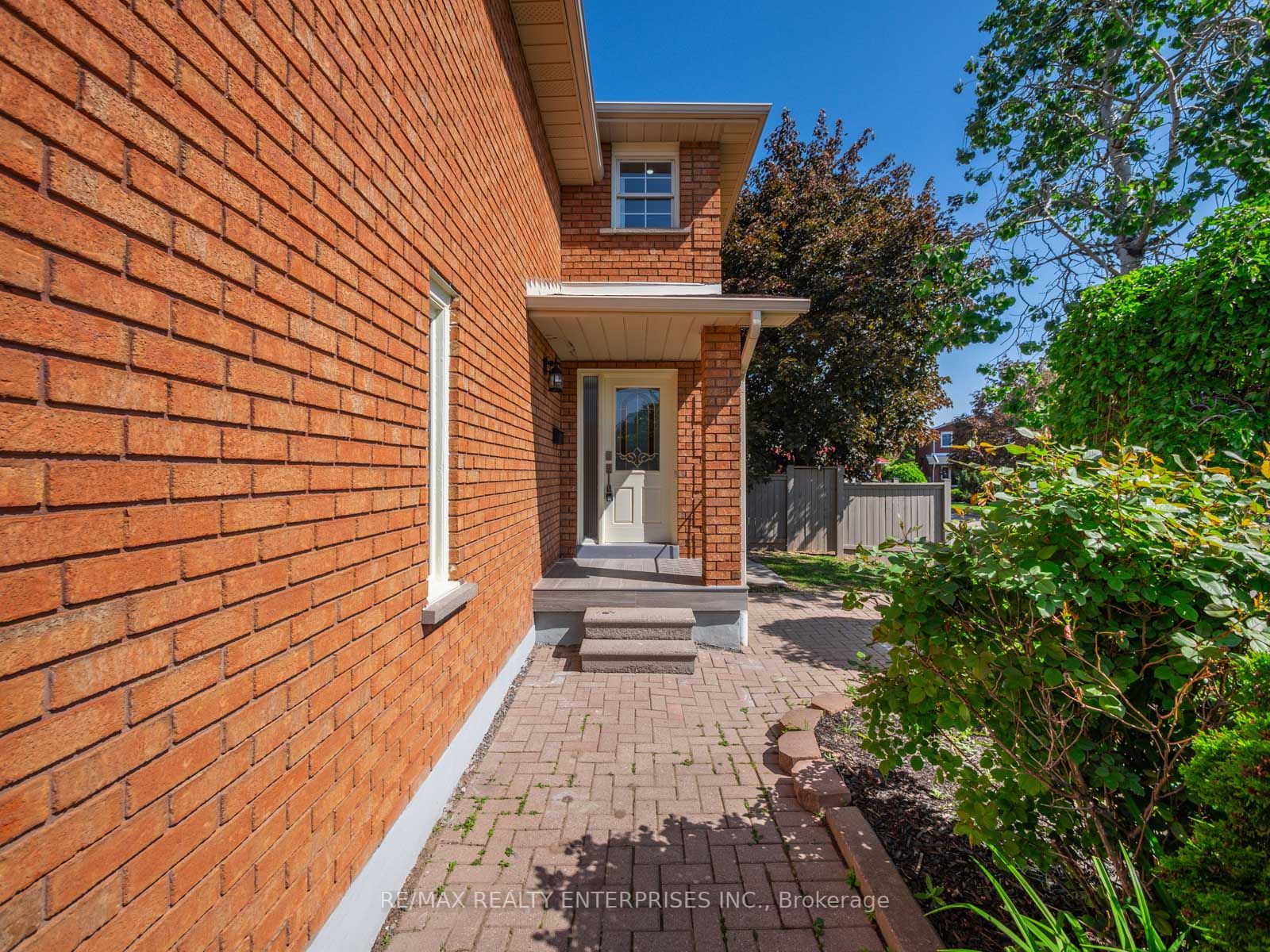 168 Dumfries Ave