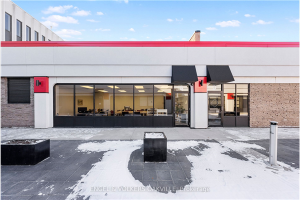 755 Queensway E, Mississauga