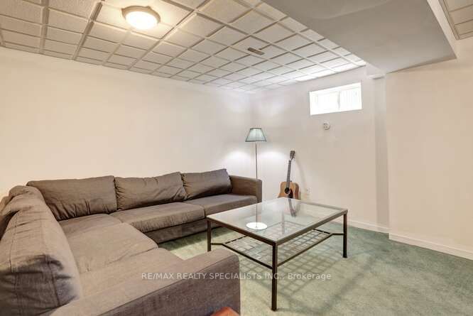 2771 Hollington Cres