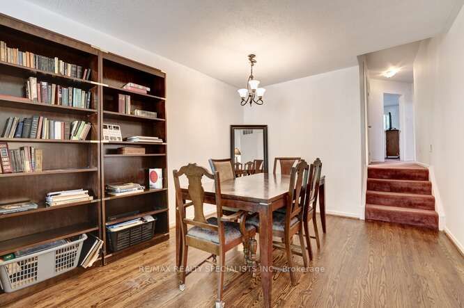 2771 Hollington Cres