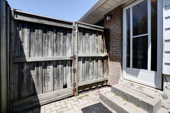 2771 Hollington Cres