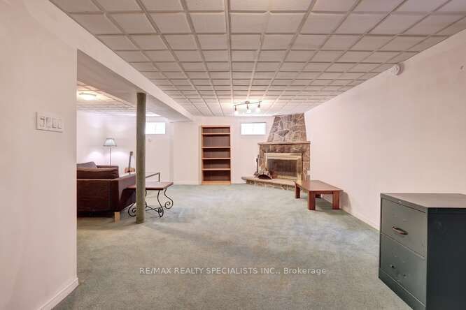 2771 Hollington Cres