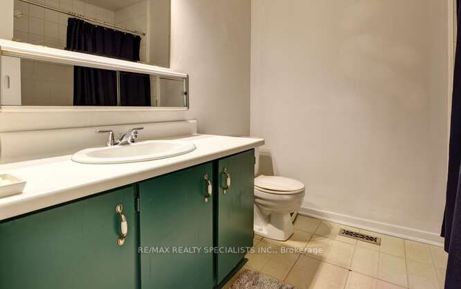2771 Hollington Cres