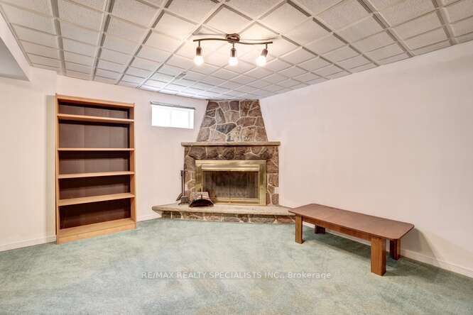 2771 Hollington Cres