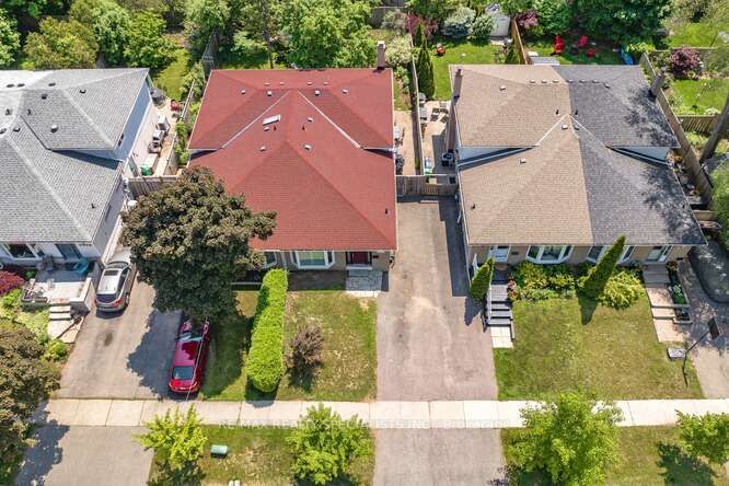 2771 Hollington Cres
