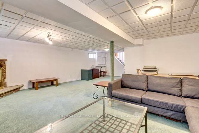 2771 Hollington Cres