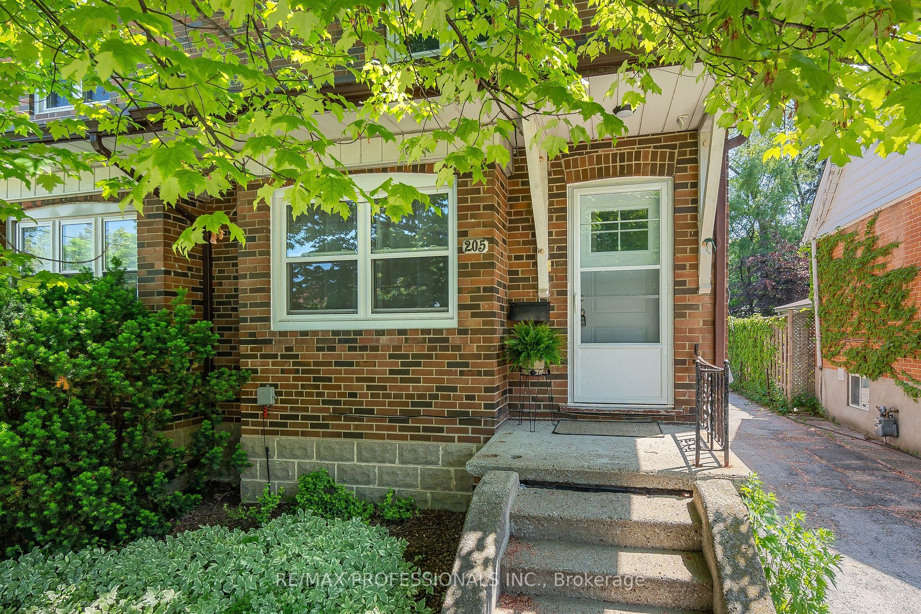 205 King St