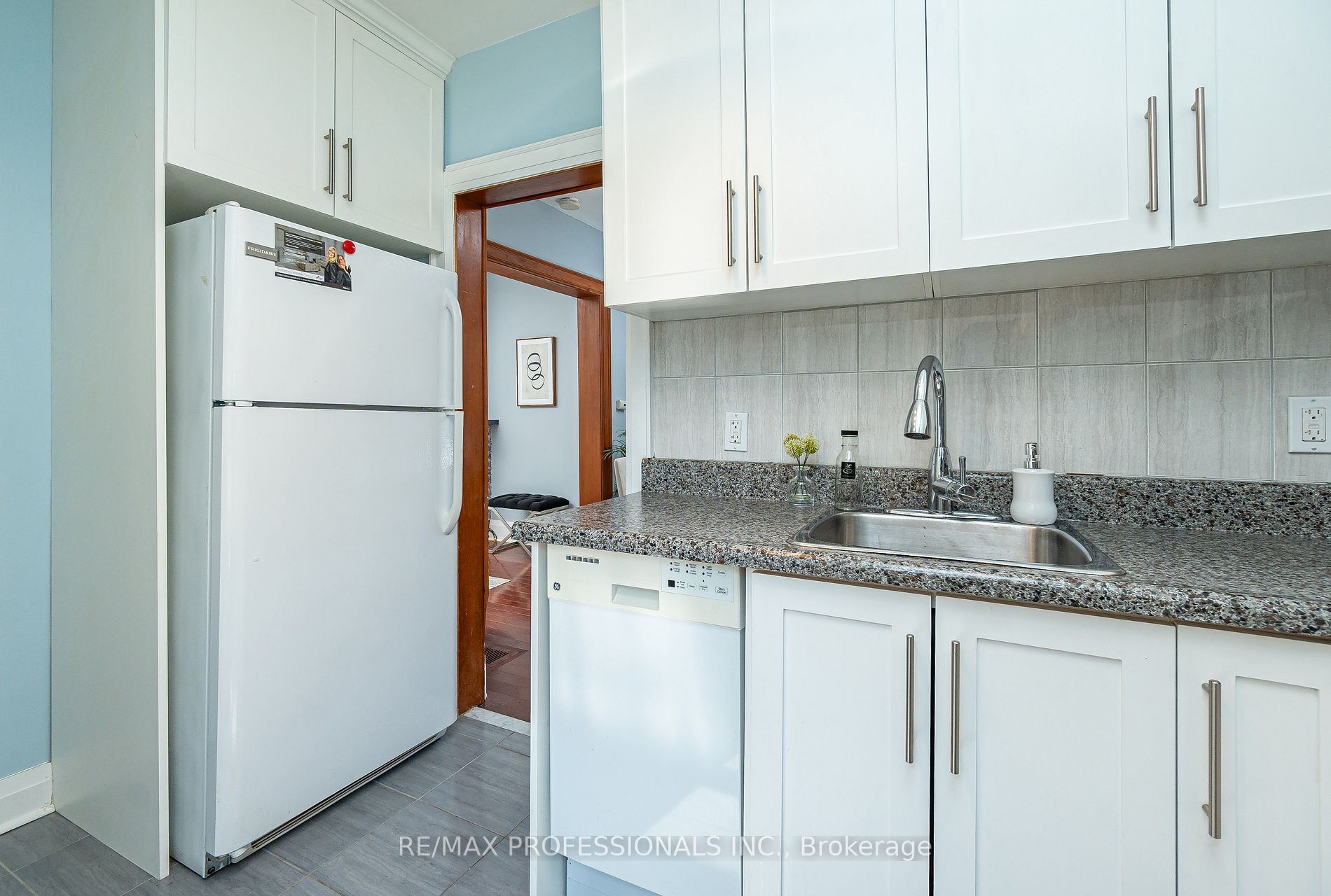 205 King St