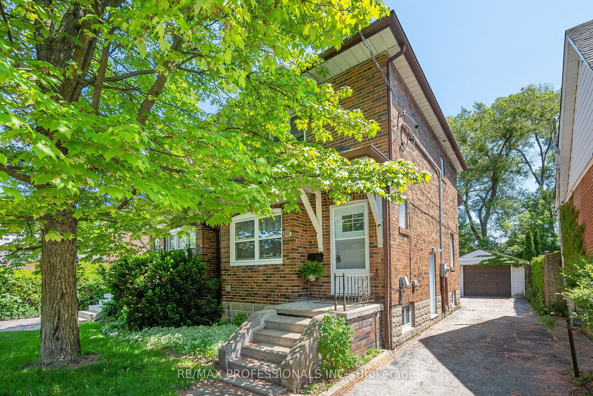 205 King St