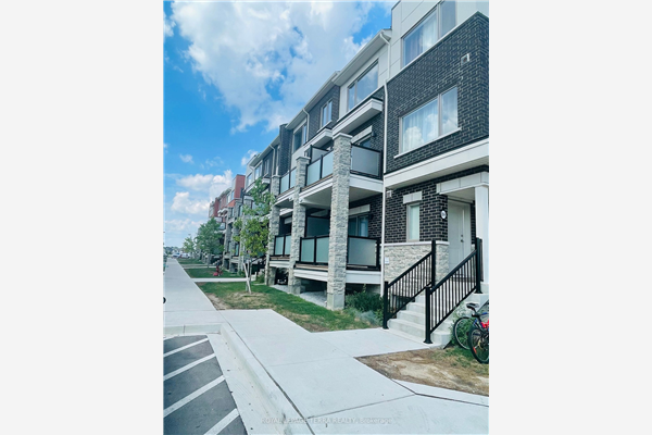 220 Lagerfeld Dr, Brampton