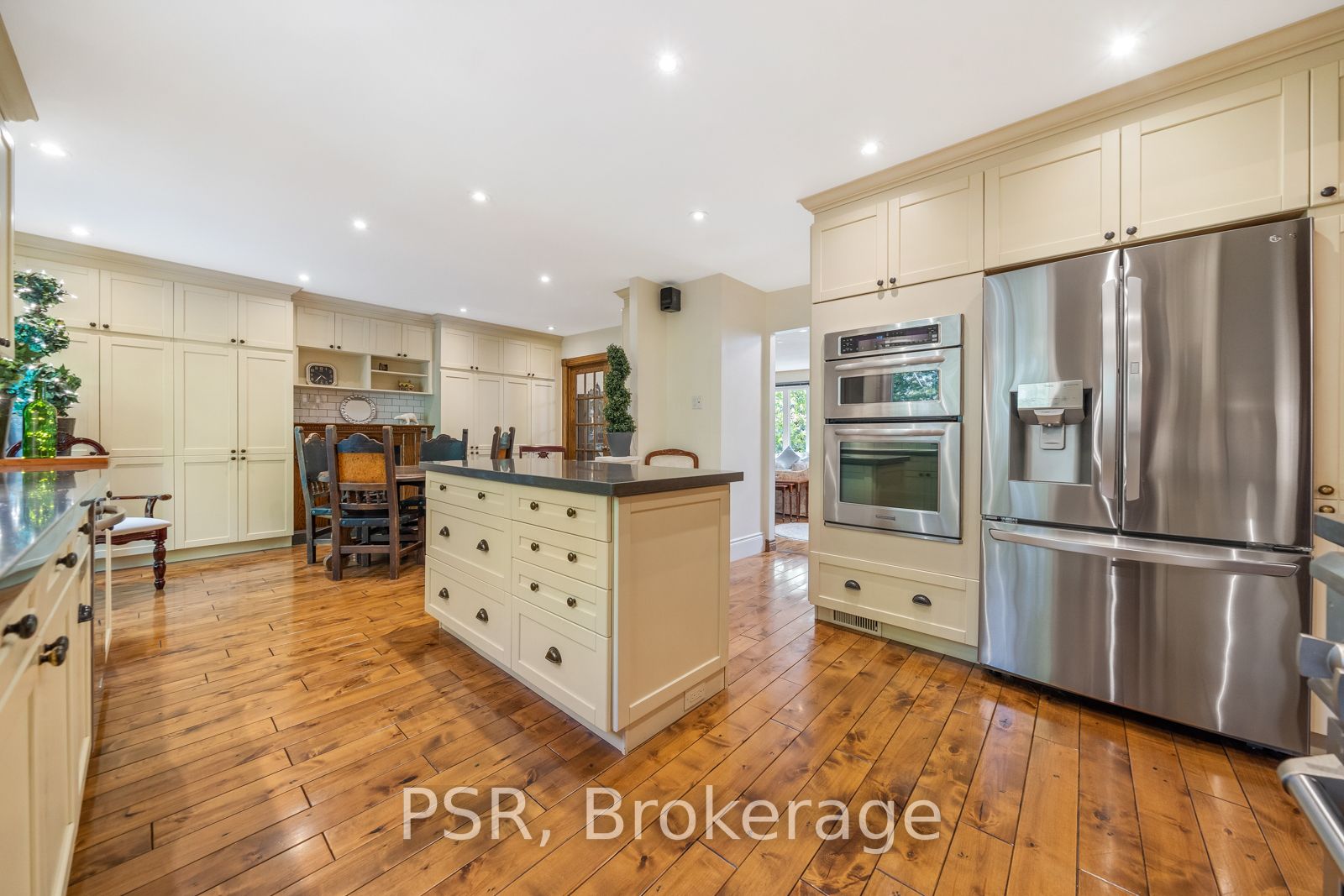 1216 Falgarwood Dr