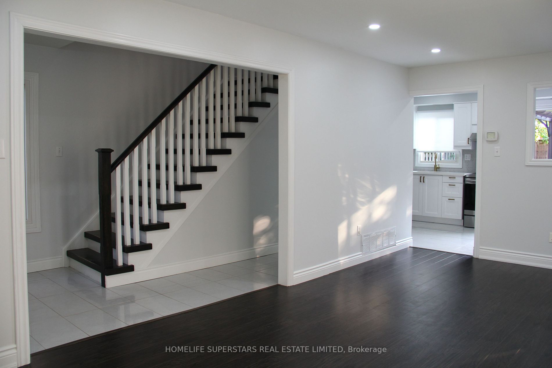 152 Sunforest Dr