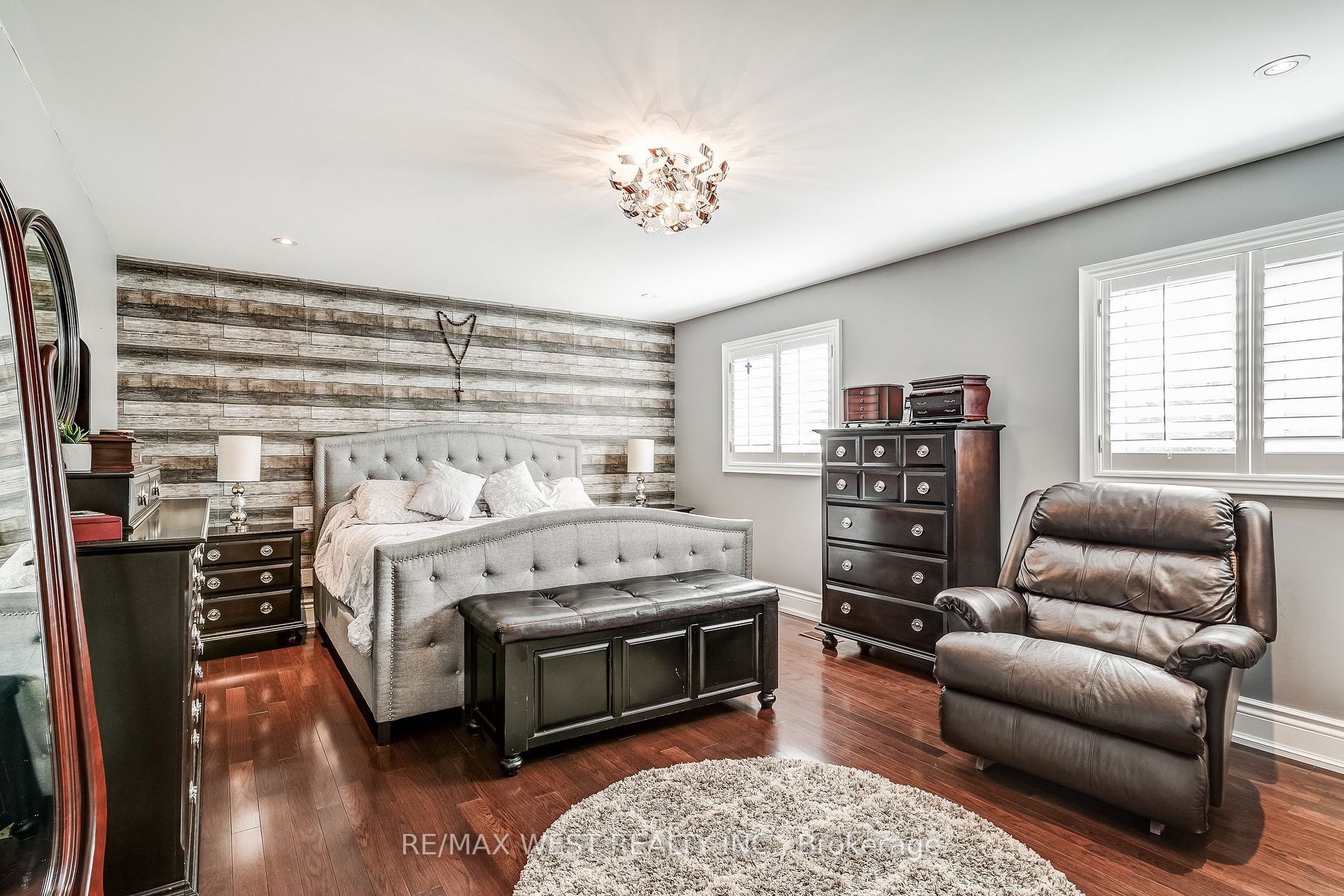 17 Antrim Crt