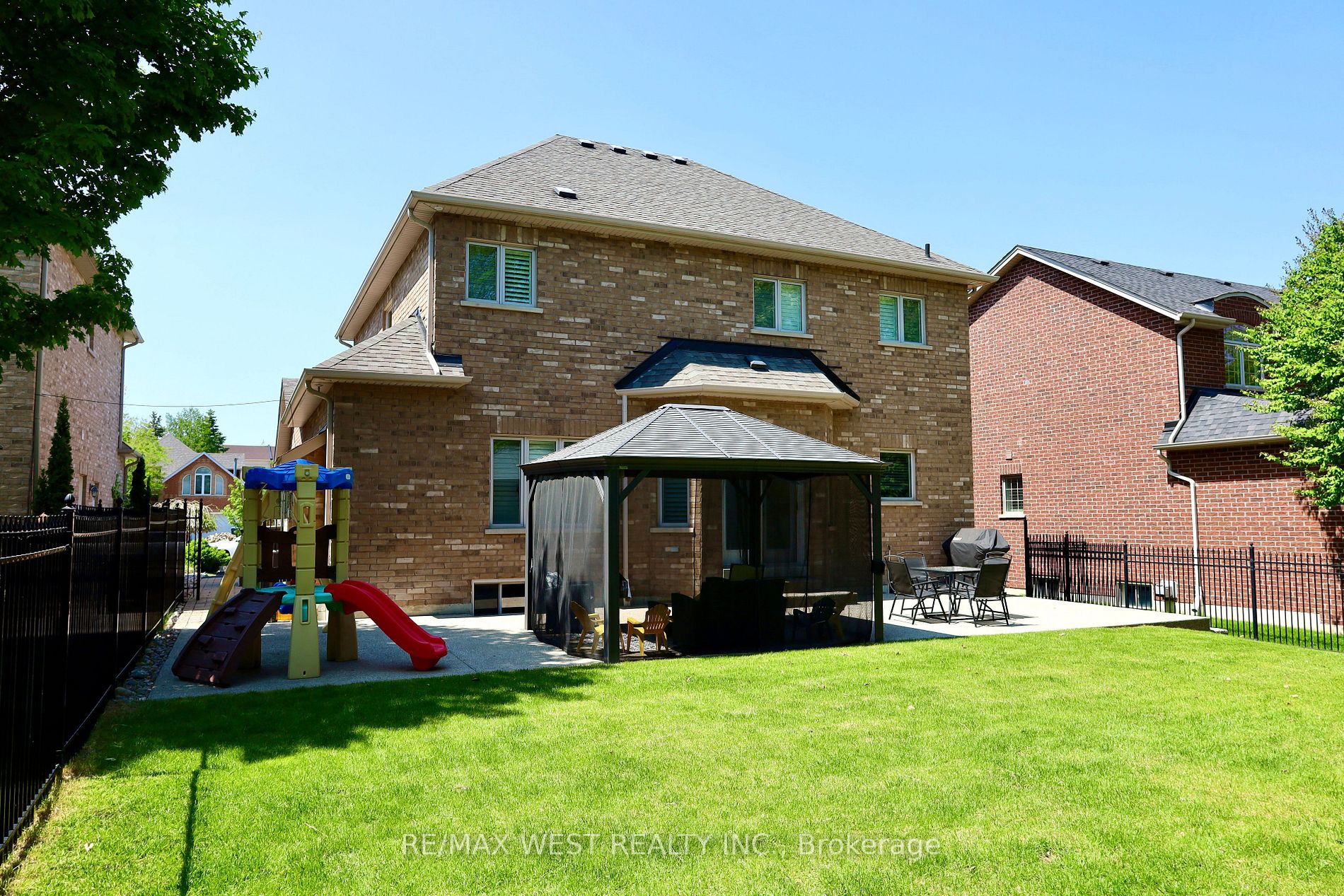 17 Antrim Crt