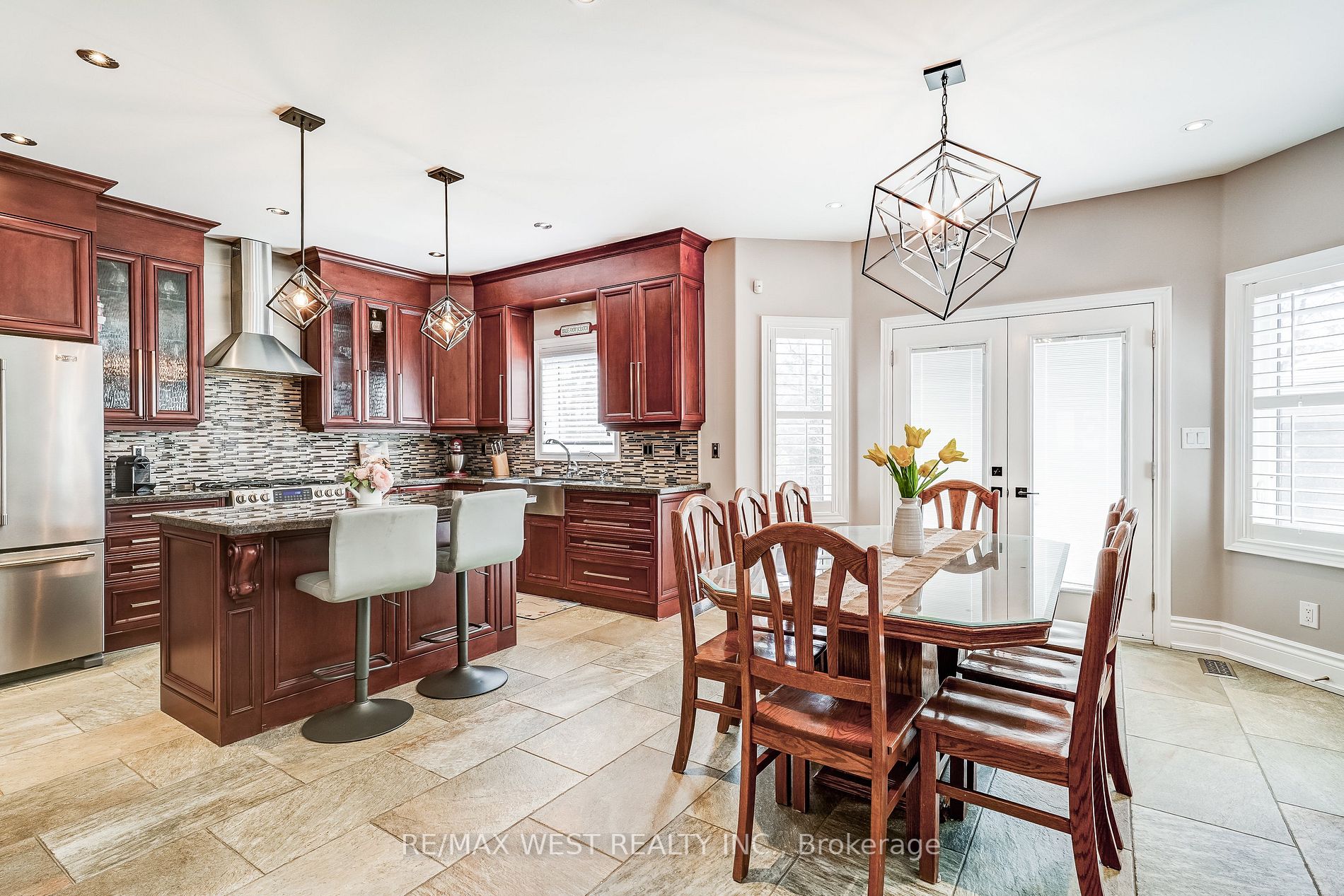 17 Antrim Crt