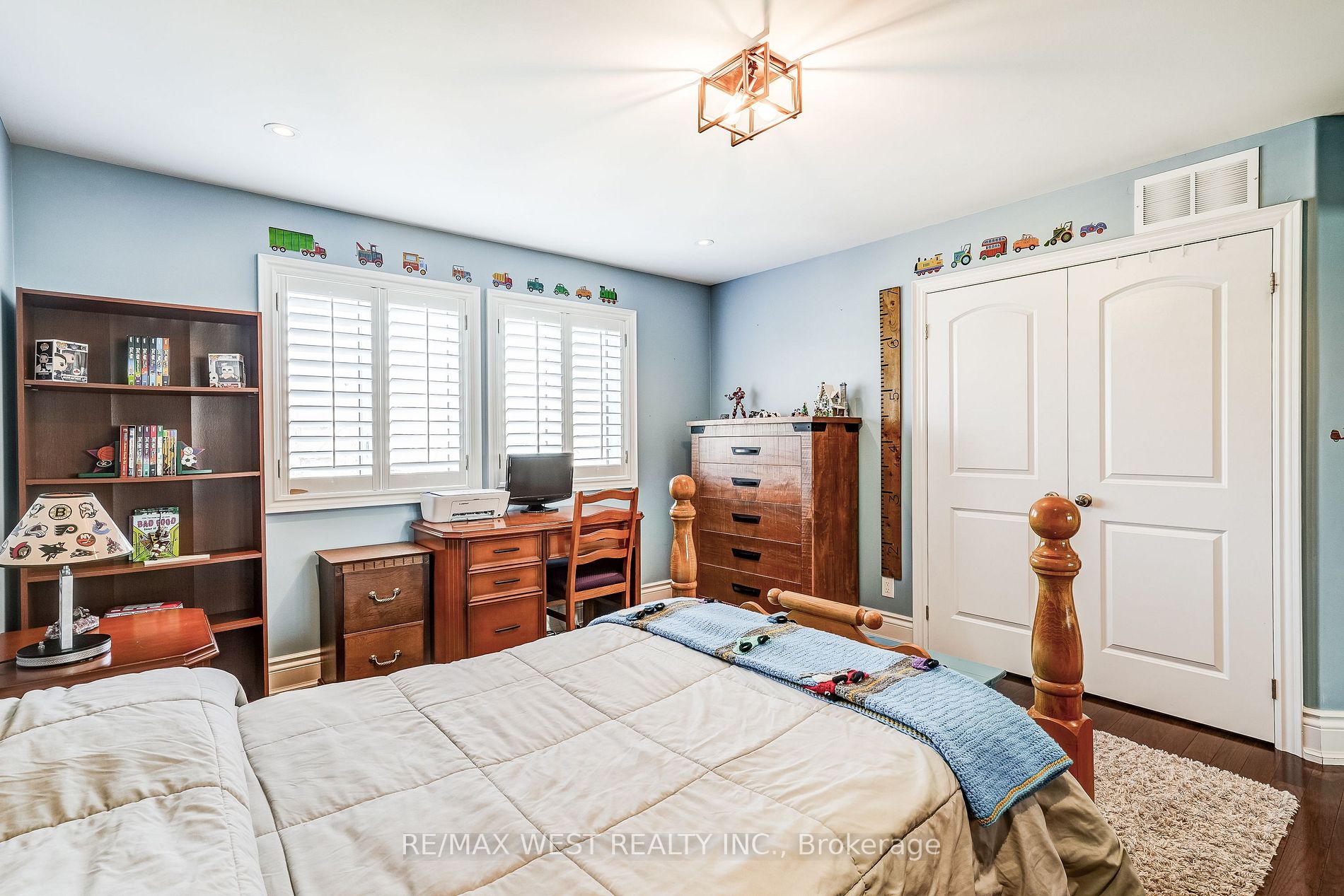 17 Antrim Crt
