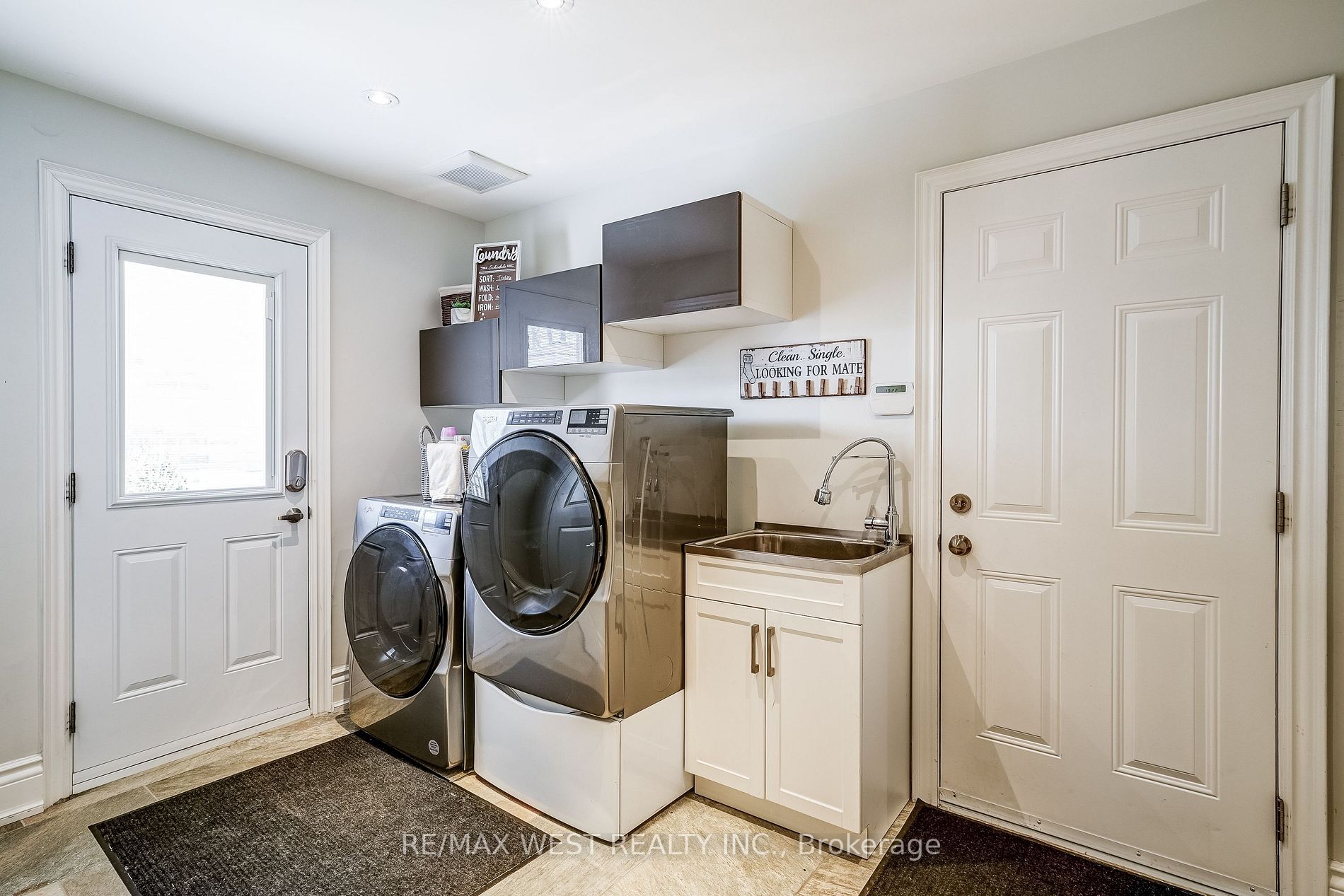 17 Antrim Crt