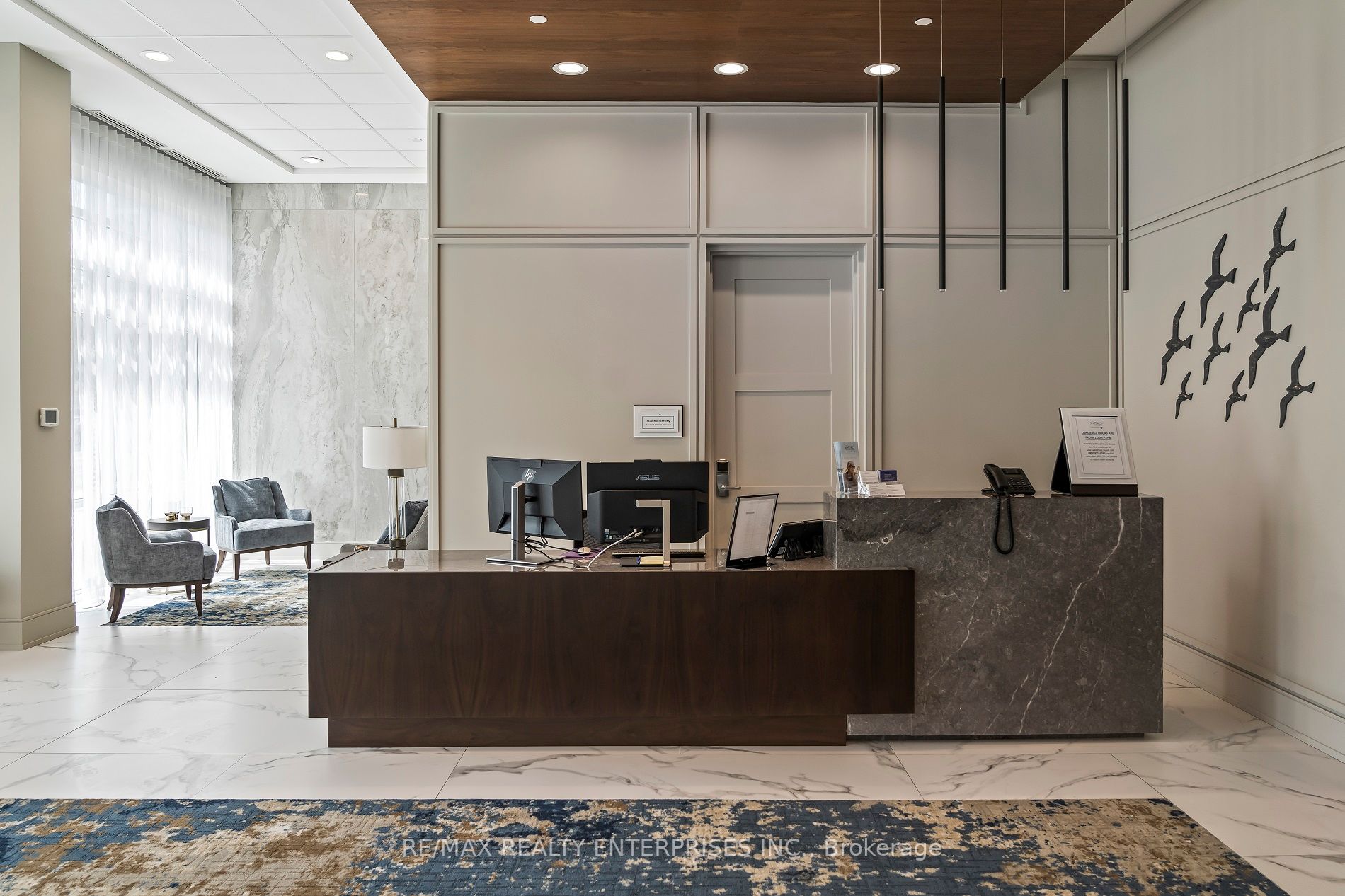 270 Lakeshore Rd W, #204