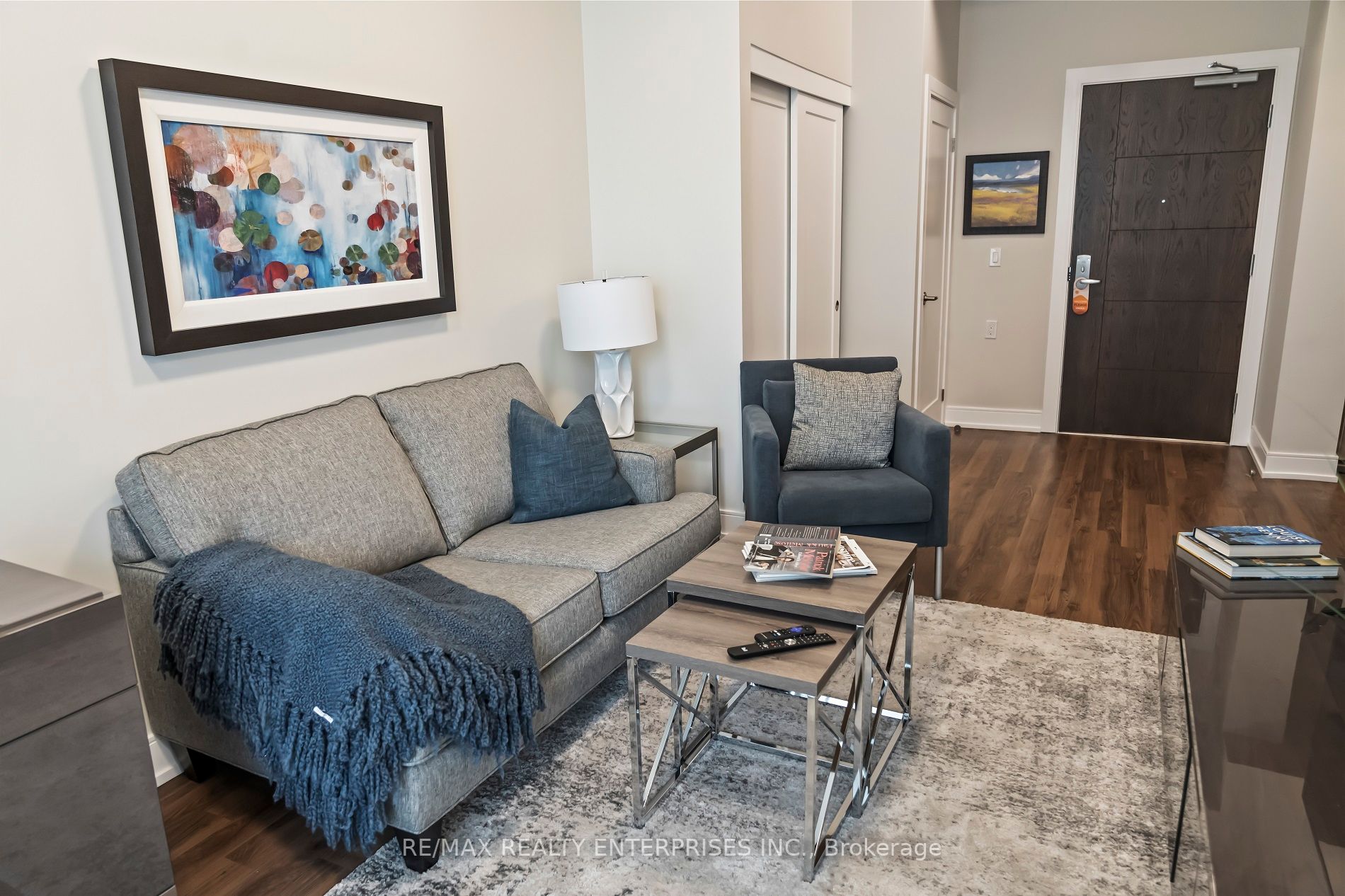 270 Lakeshore Rd W, #204