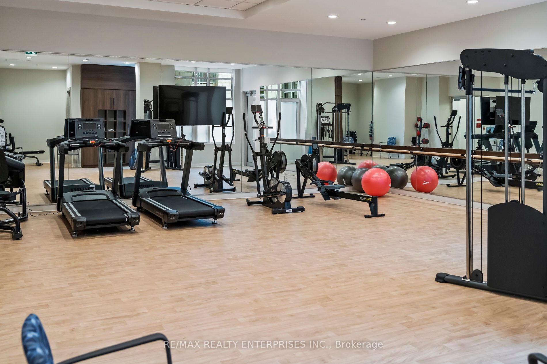 270 Lakeshore Rd W, #204