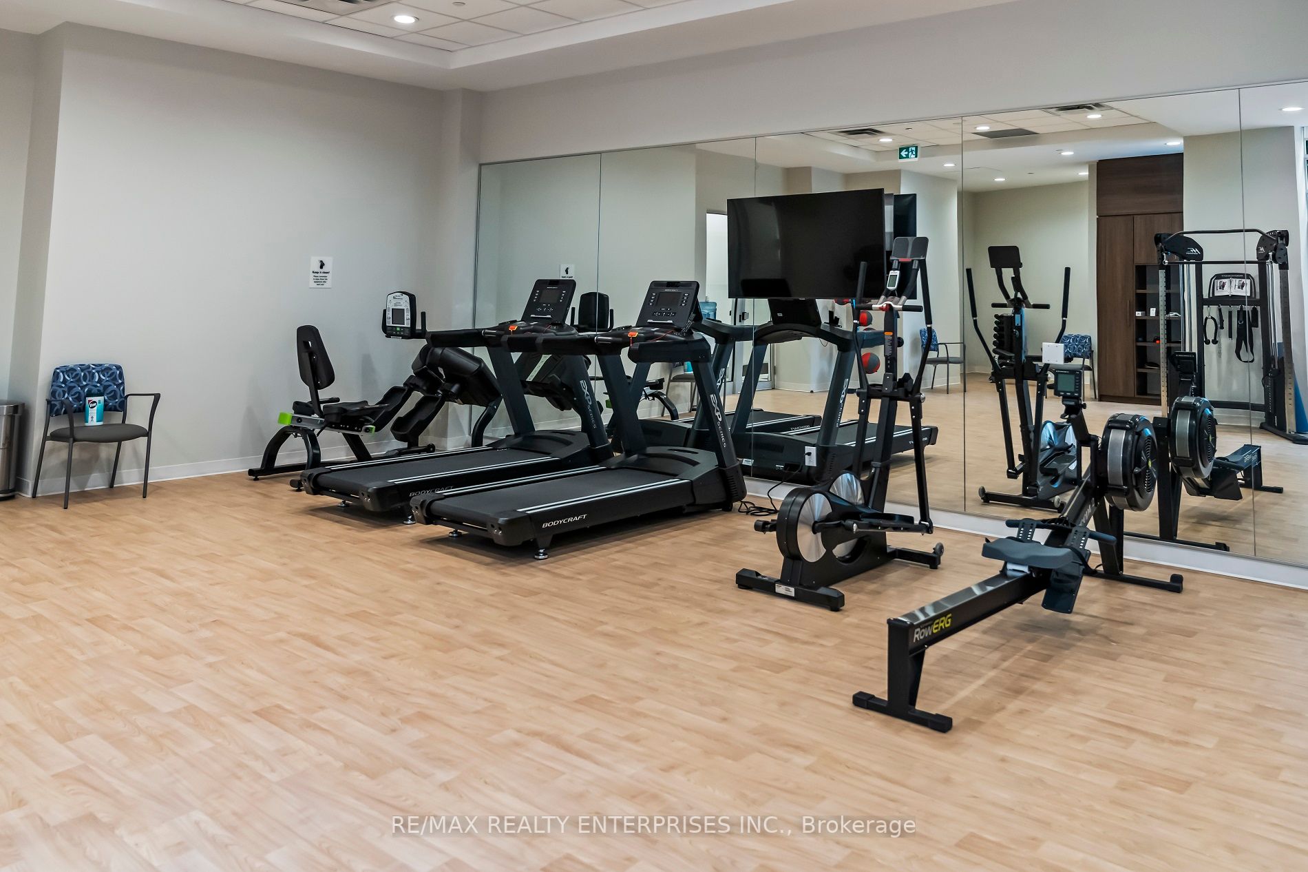 270 Lakeshore Rd W, #204