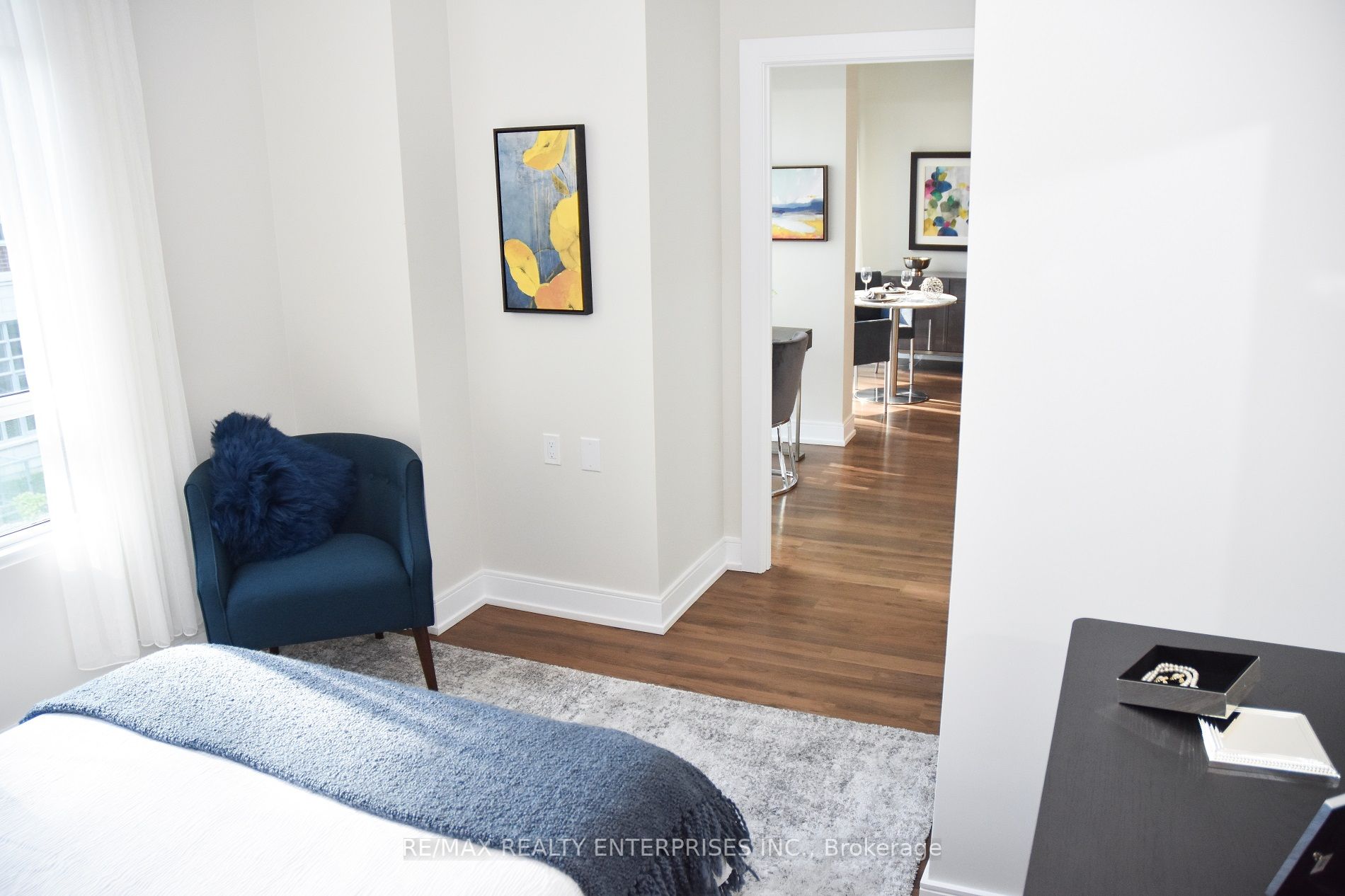 270 Lakeshore Rd W, #204