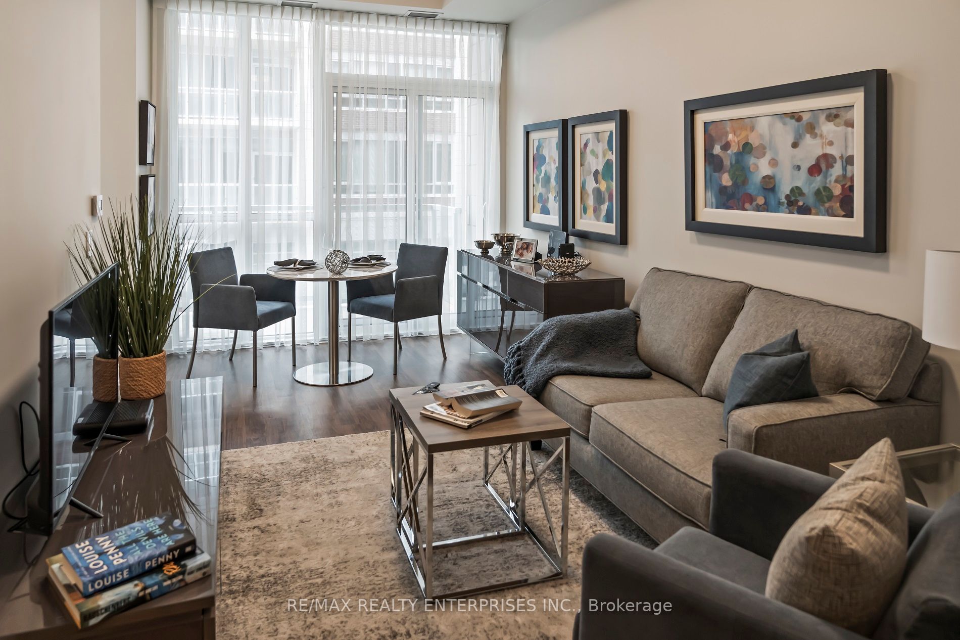 270 Lakeshore Rd W, #204
