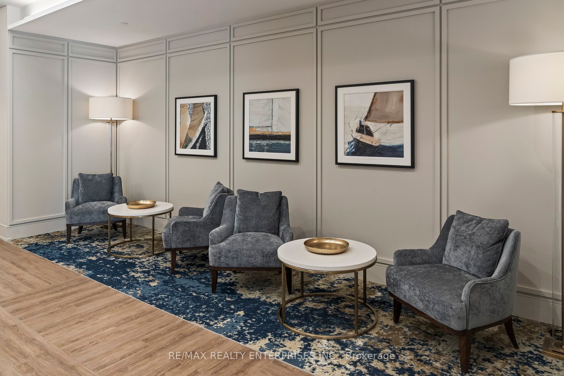 270 Lakeshore Rd W, #204