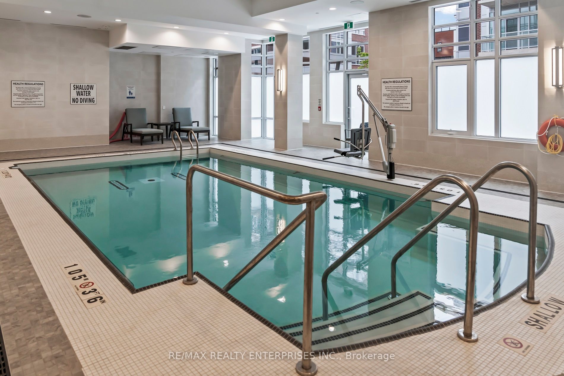 270 Lakeshore Rd W, #204