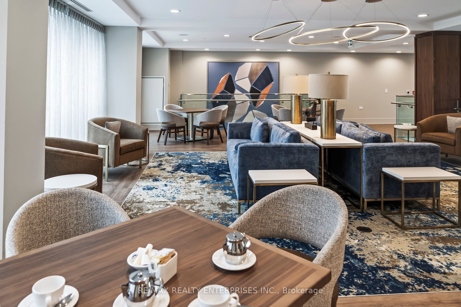 270 Lakeshore Rd W, #204