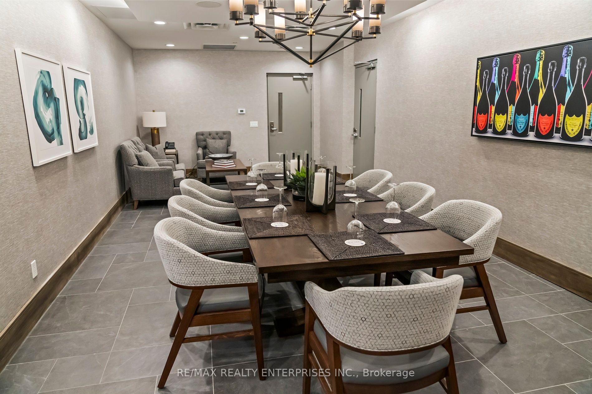 270 Lakeshore Rd W, #204