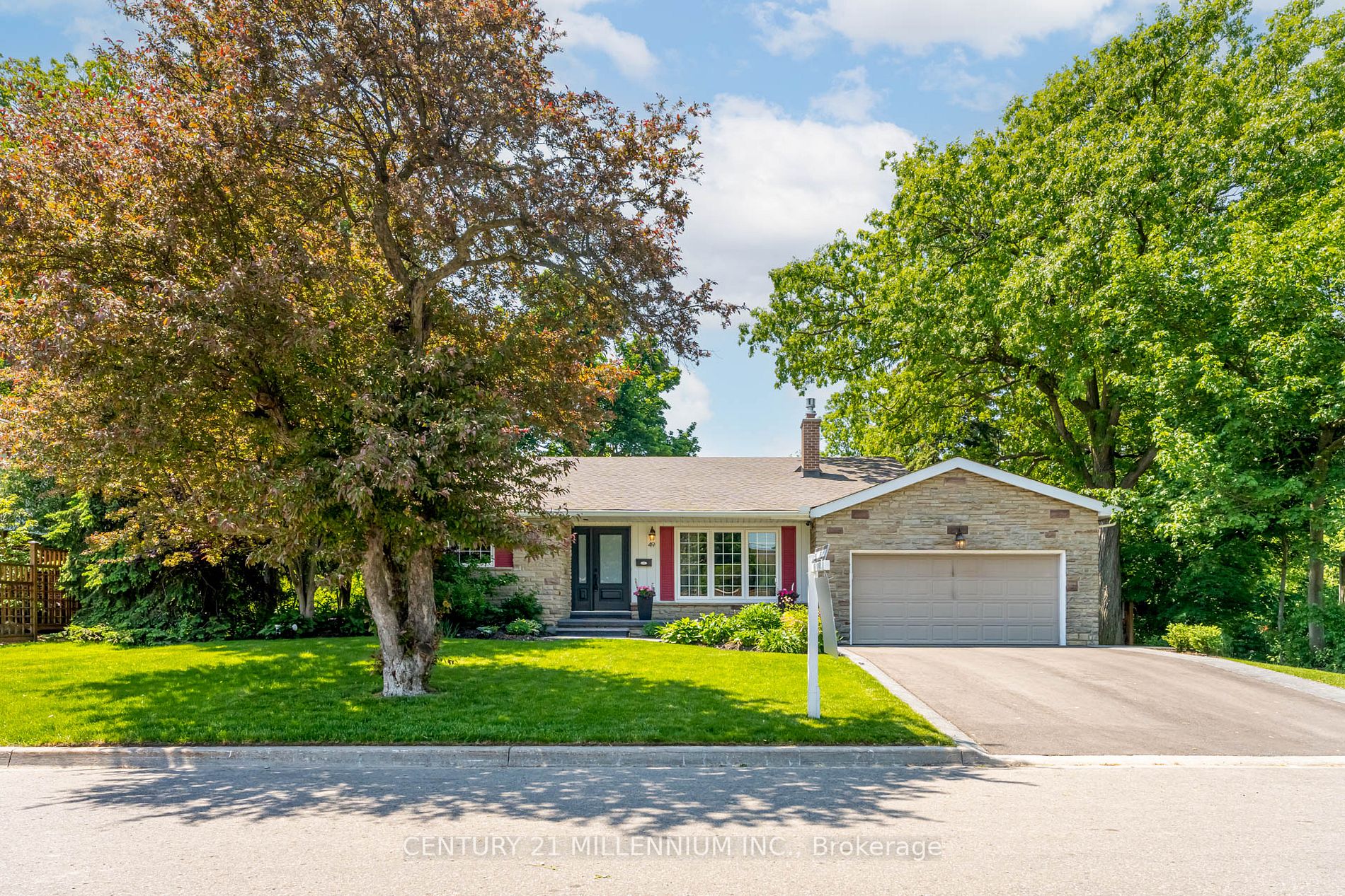 49 Ridgehill Dr