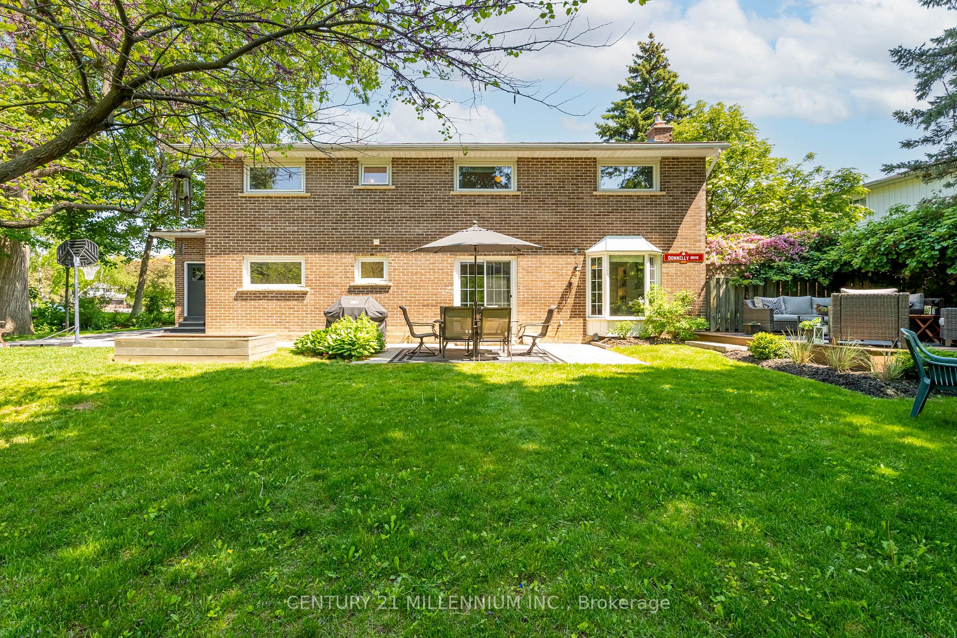 49 Ridgehill Dr