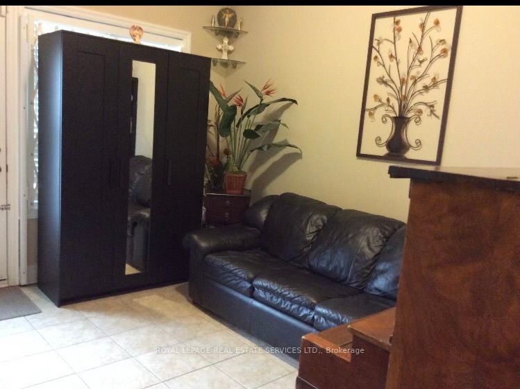 885 Lakeshore Rd E, #11