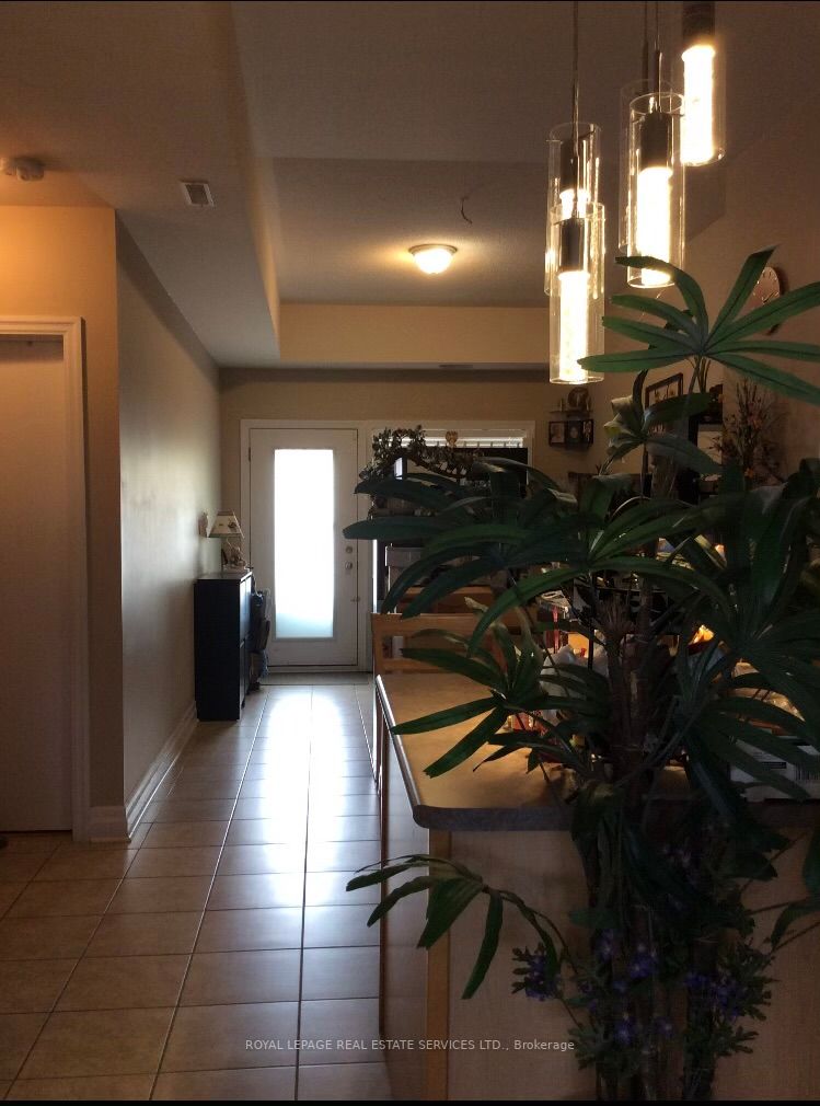 885 Lakeshore Rd E, #11