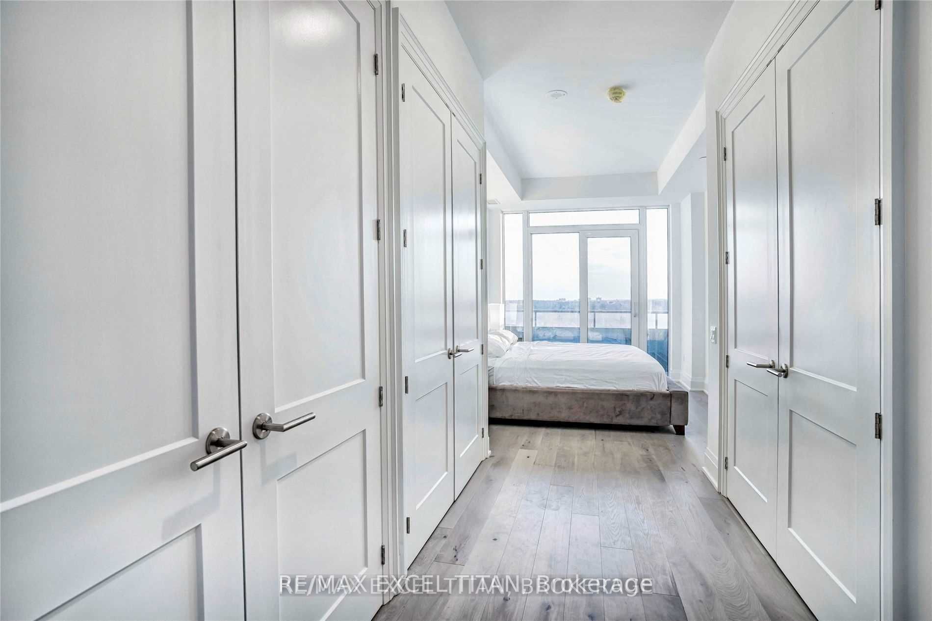 21 Park St E, #1705