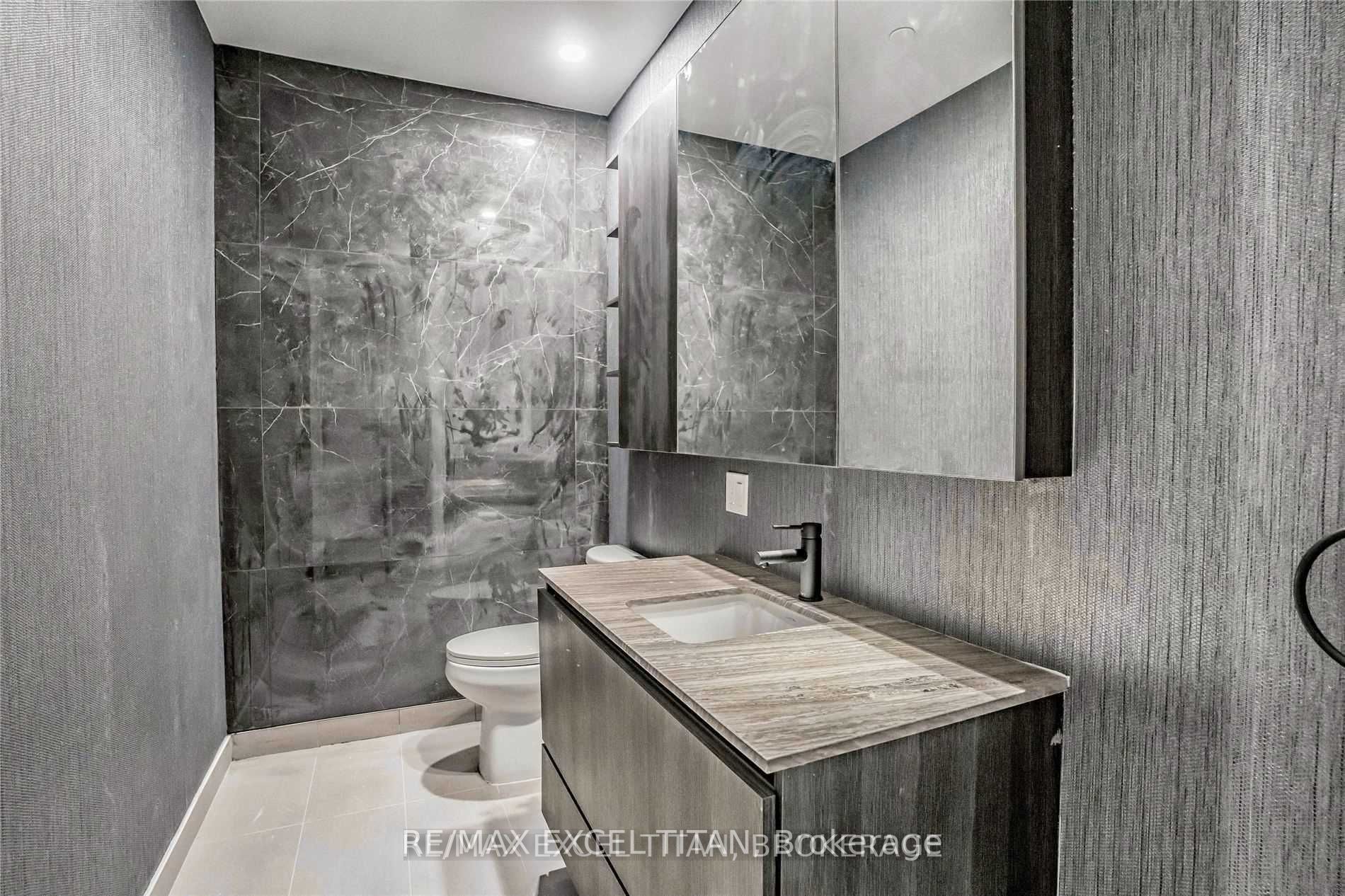 21 Park St E, #1705