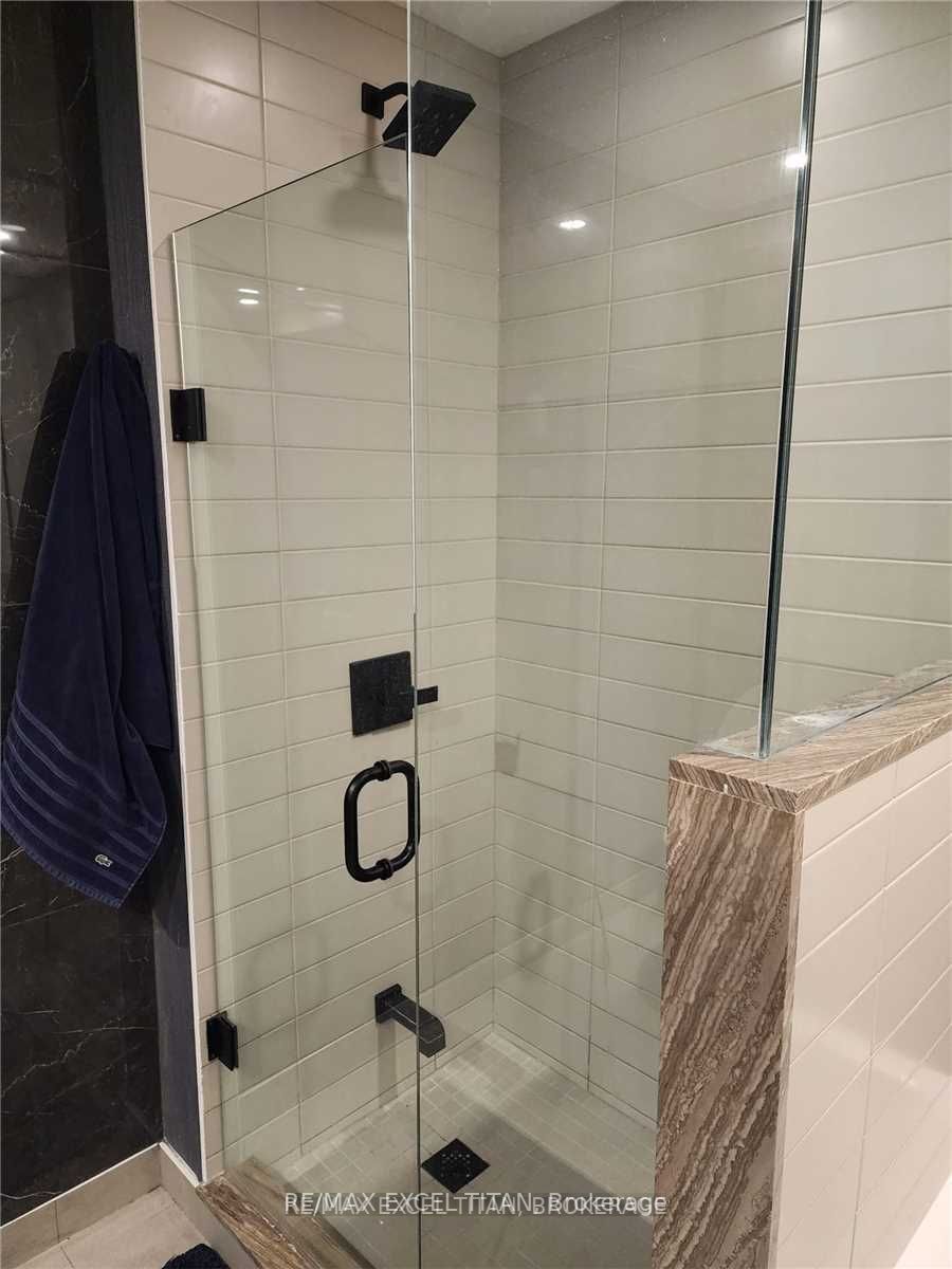 21 Park St E, #1705