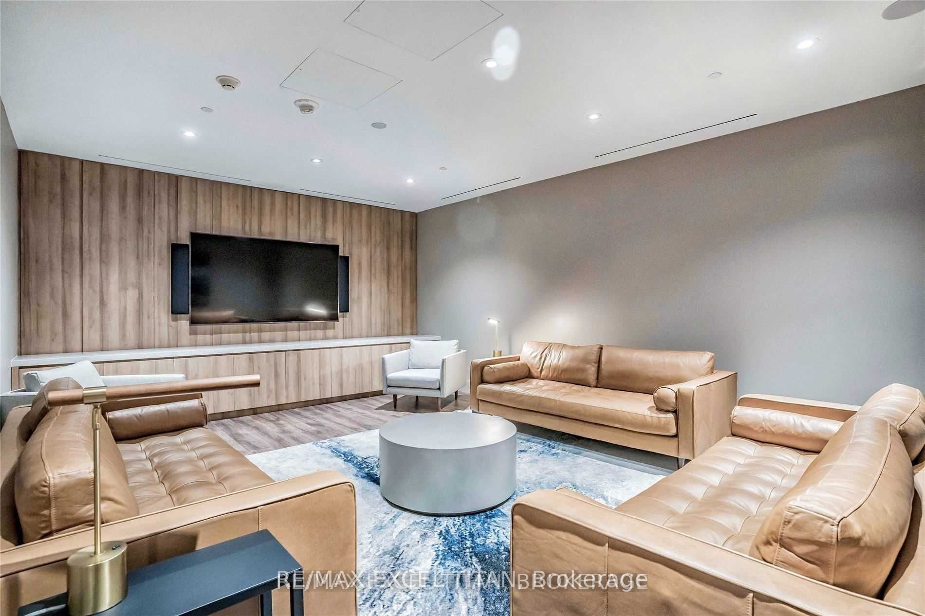 21 Park St E, #1705