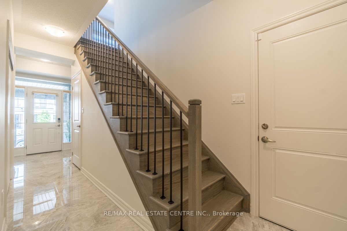 1169 Lloyd Landing
