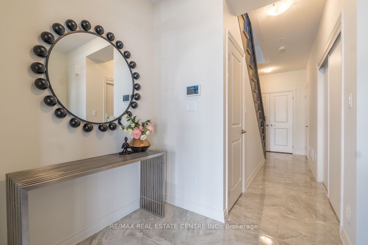 1169 Lloyd Landing