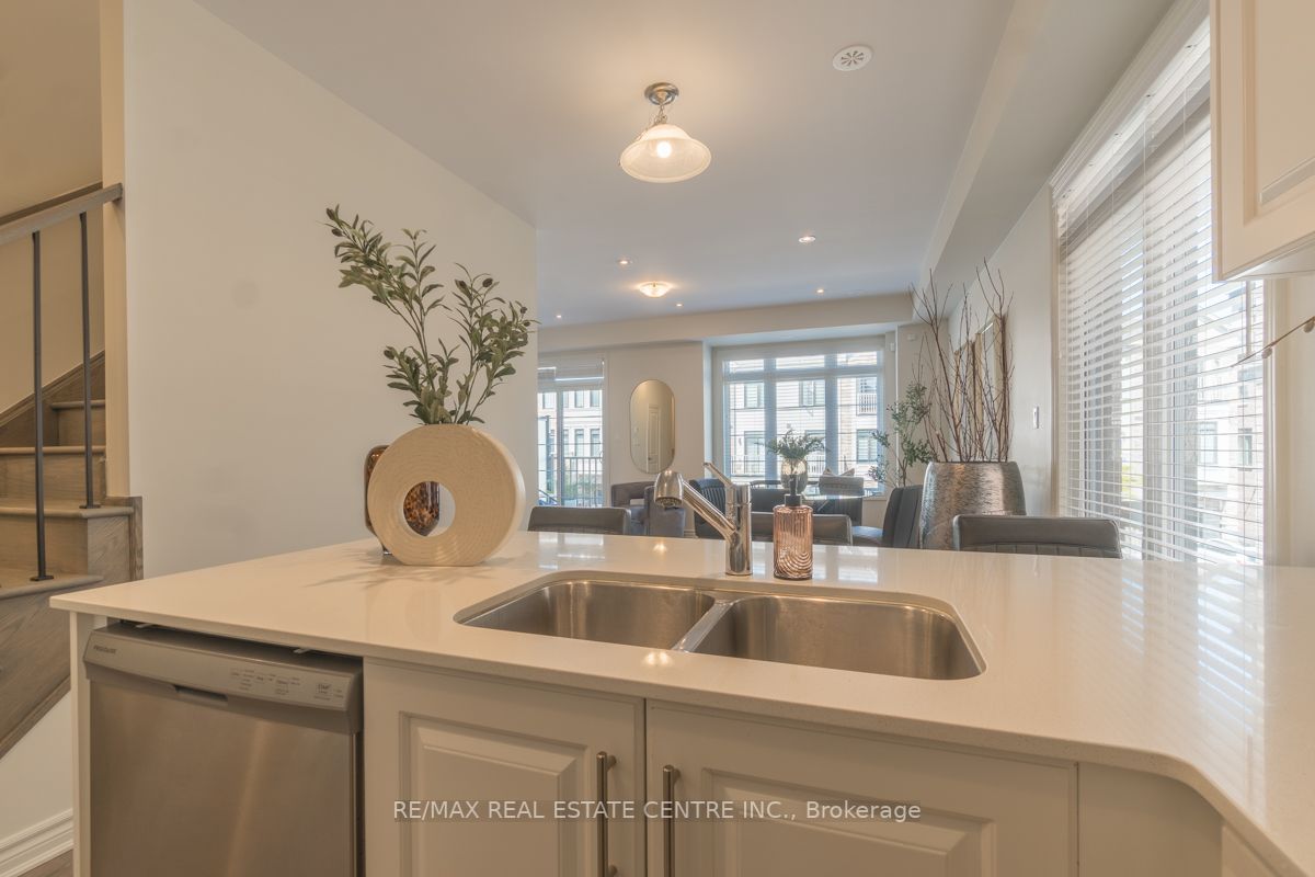1169 Lloyd Landing
