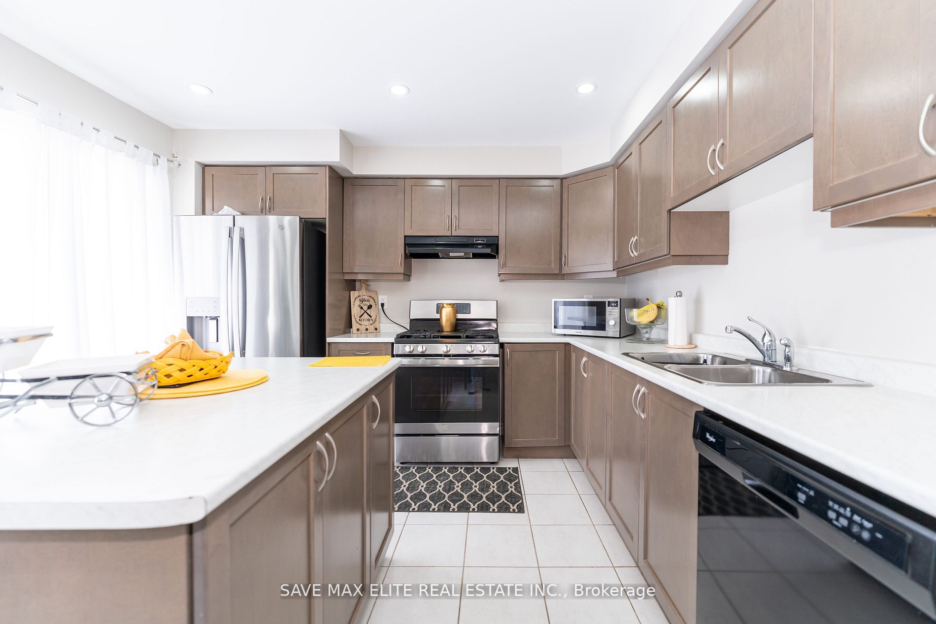 30 Metro Cres